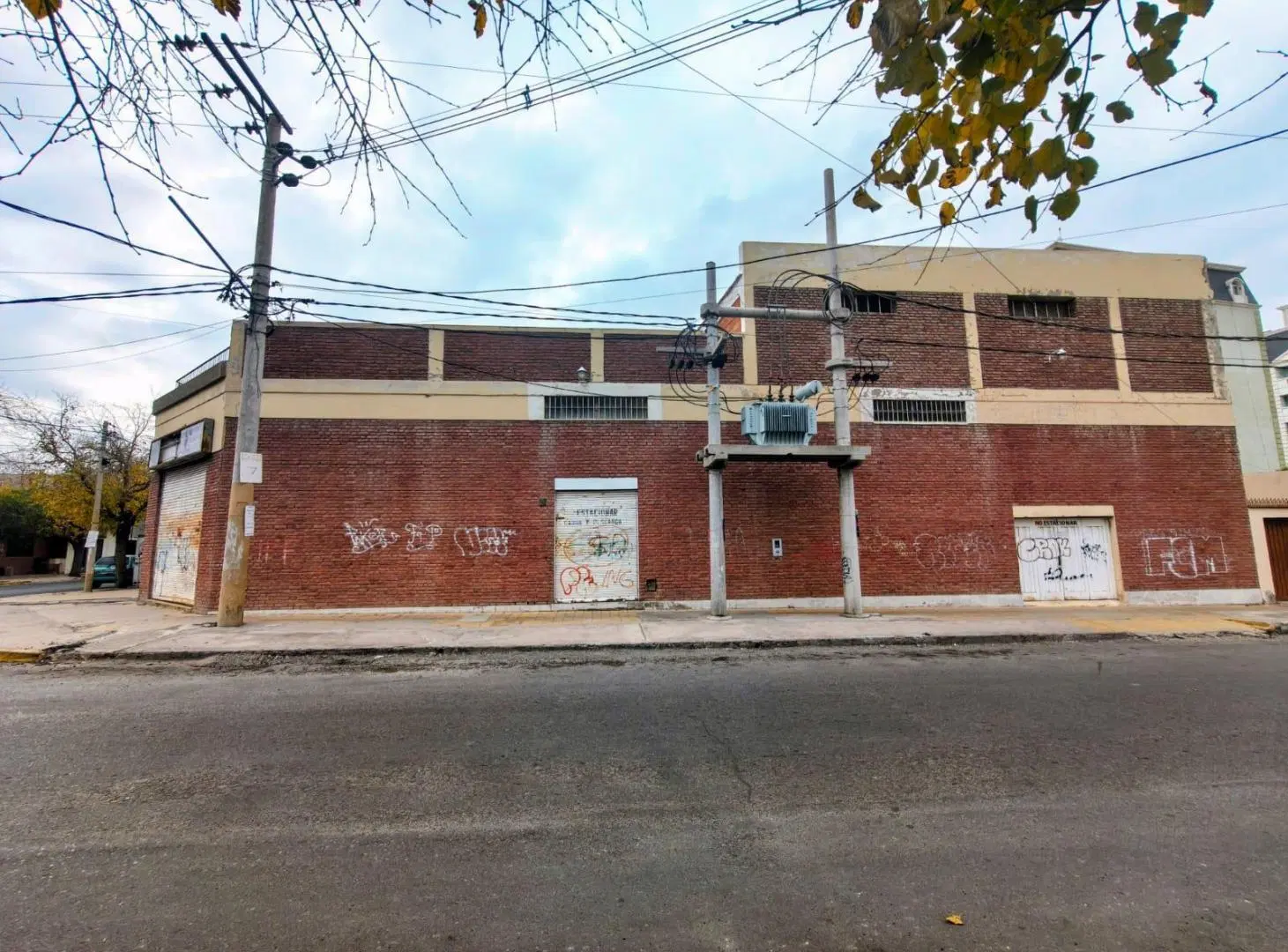 Local con Departamento. General Acha esquina Pedro Echagüe. 1