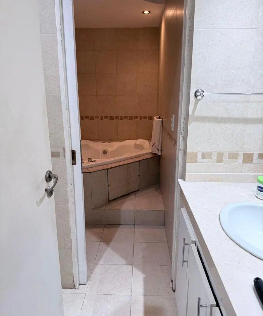 Departamento de 90 m2 con 3 dormitorios en venta en La Plata 2