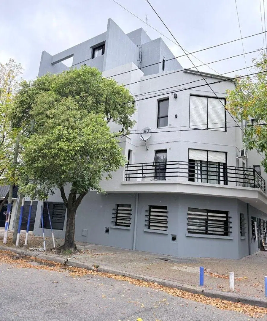 Departamento de 90 m2 con 3 dormitorios en venta en La Plata 4
