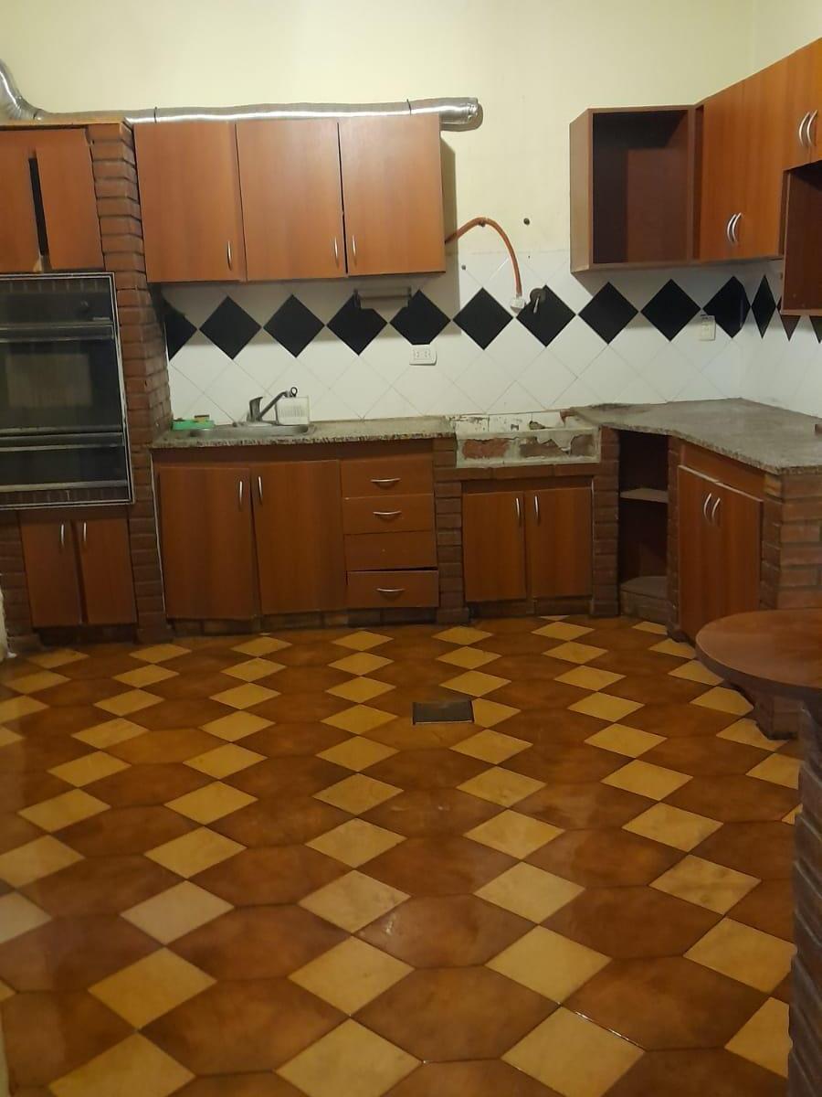 Venta PH de 3 ambientes a reciclar, local y PH de 2 ambientes Fondo