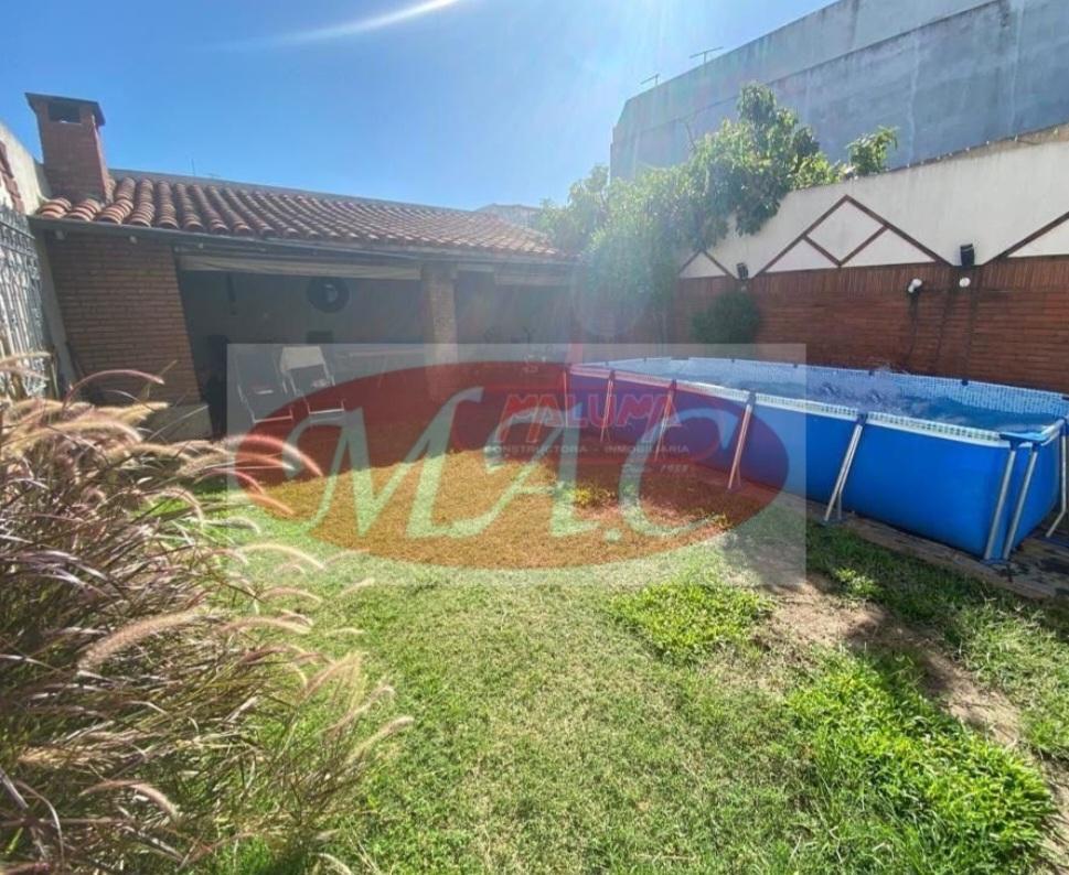 Venta Casa de 5 Ambientes con Fondo y Quincho 2