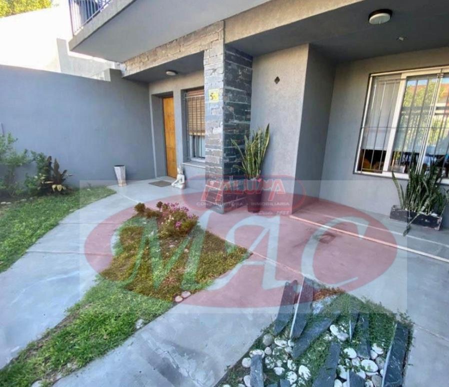 Venta Casa de 5 Ambientes con Fondo y Quincho 1
