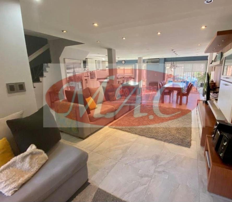 Venta Casa de 5 Ambientes con Fondo y Quincho 5