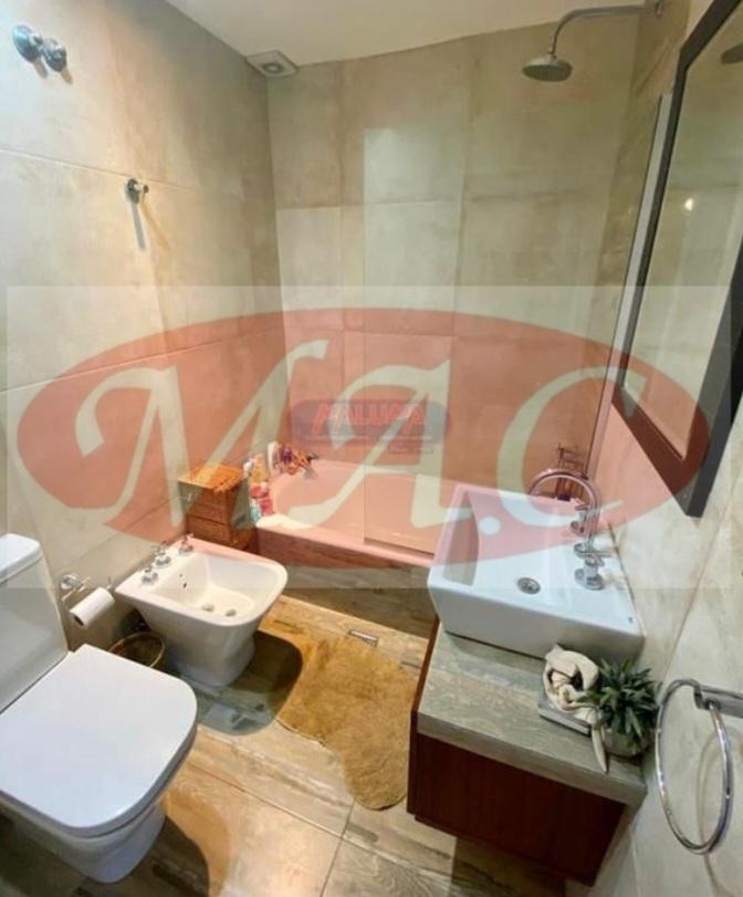 Venta Casa de 5 Ambientes con Fondo y Quincho 3