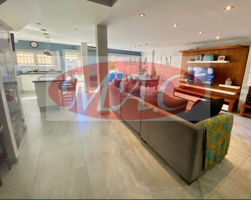Venta Casa de 5 Ambientes con Fondo y Quincho 1