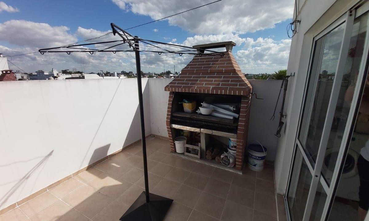 Foto de VENTA Triplex de 3 ambientes con cochera, imagen 2