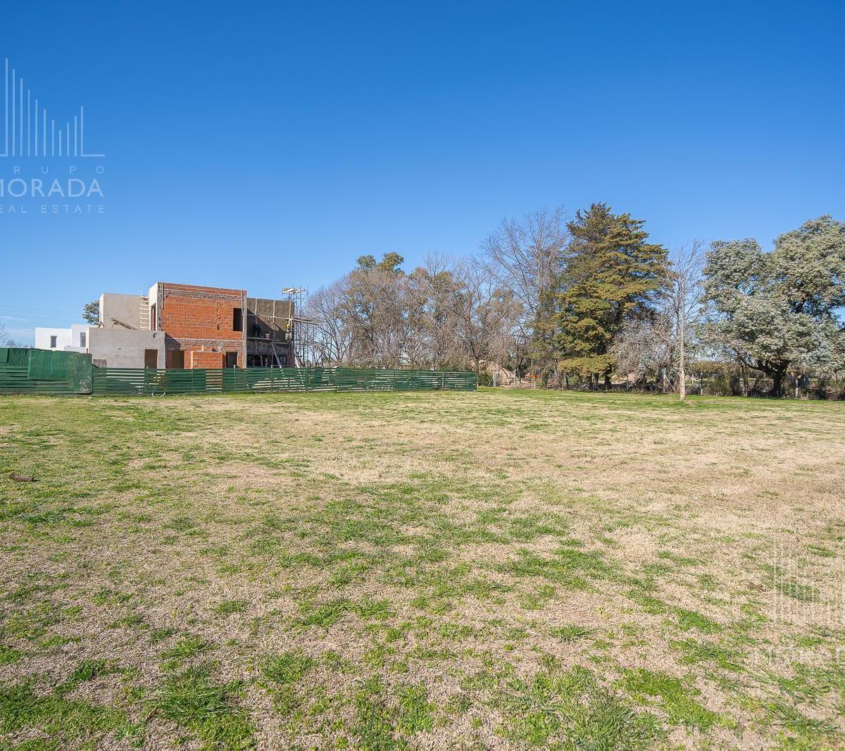 Terreno central en venta Barrio Azzurra, Pilar (sector1)