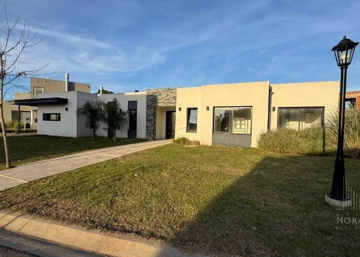 VENTA CASA 4 AMBIENTES BARRIO SANTO TOMÁS PILAR