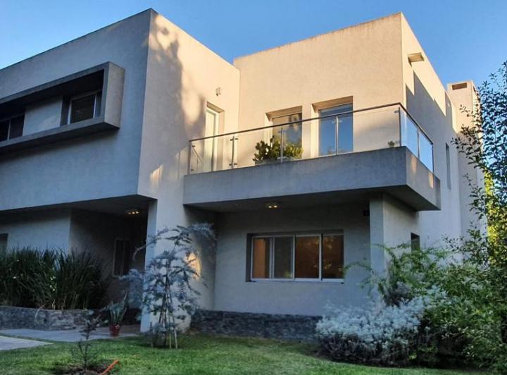 ALQUILER CASA 4 AMBIENTES LA MARTINICA PILAR 1