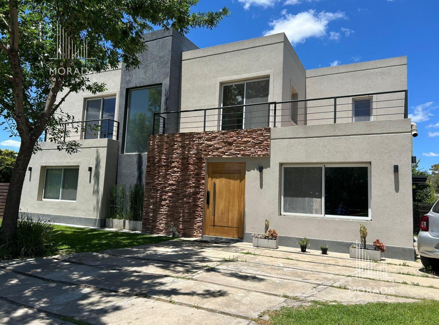 Casa en venta 6 ambientes Barrio cerrado Santa Guadalupe Pilar del Este con pileta