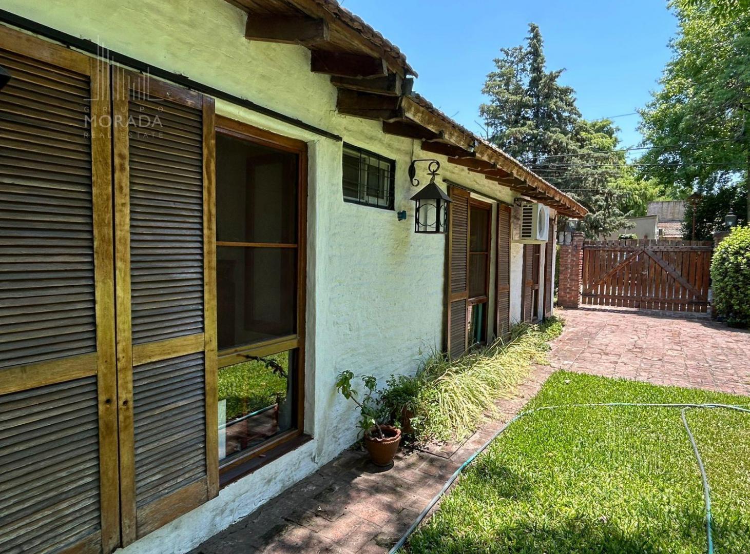 CASA EN VENTA Quinta en Barrio Parque Pero