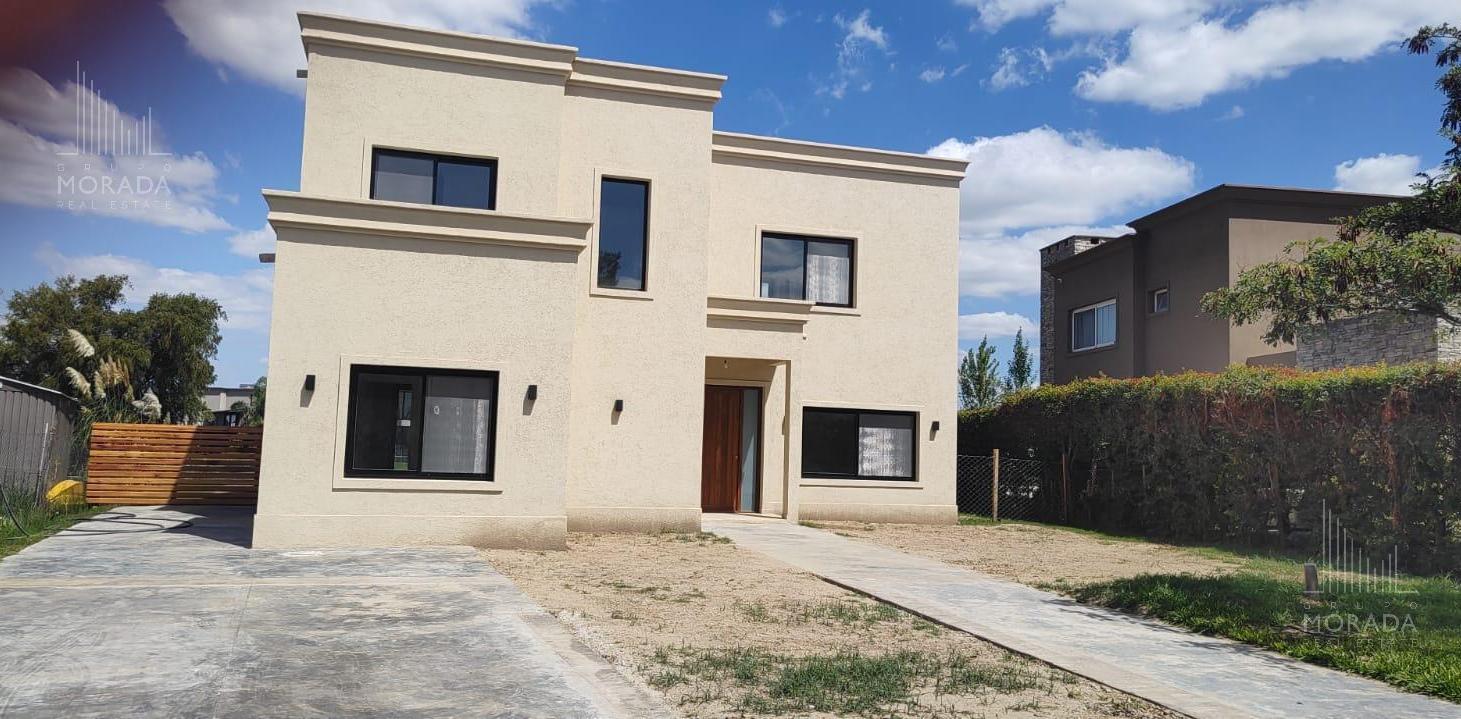Casa5 ambientes al agua en El Canton Norte