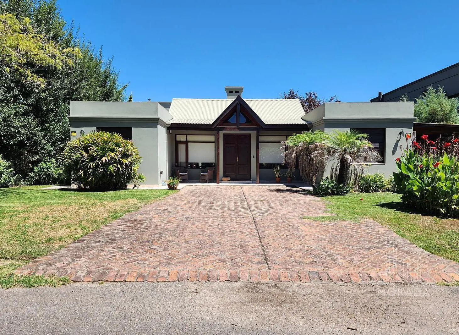 Casa en venta de 5 ambientes con pileta en barrio cerrado El Lucero. 2