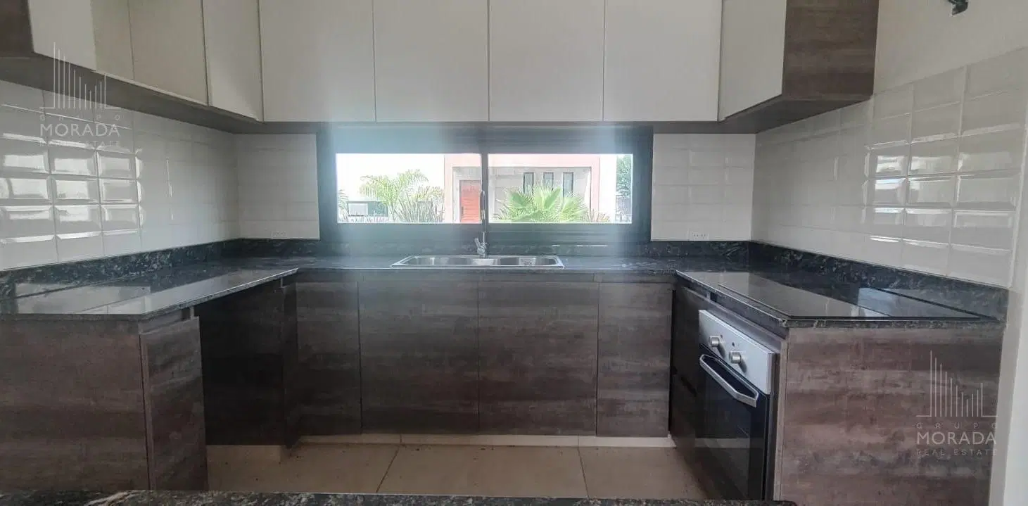 Casa en venta de 4 amb en Spring Park 5