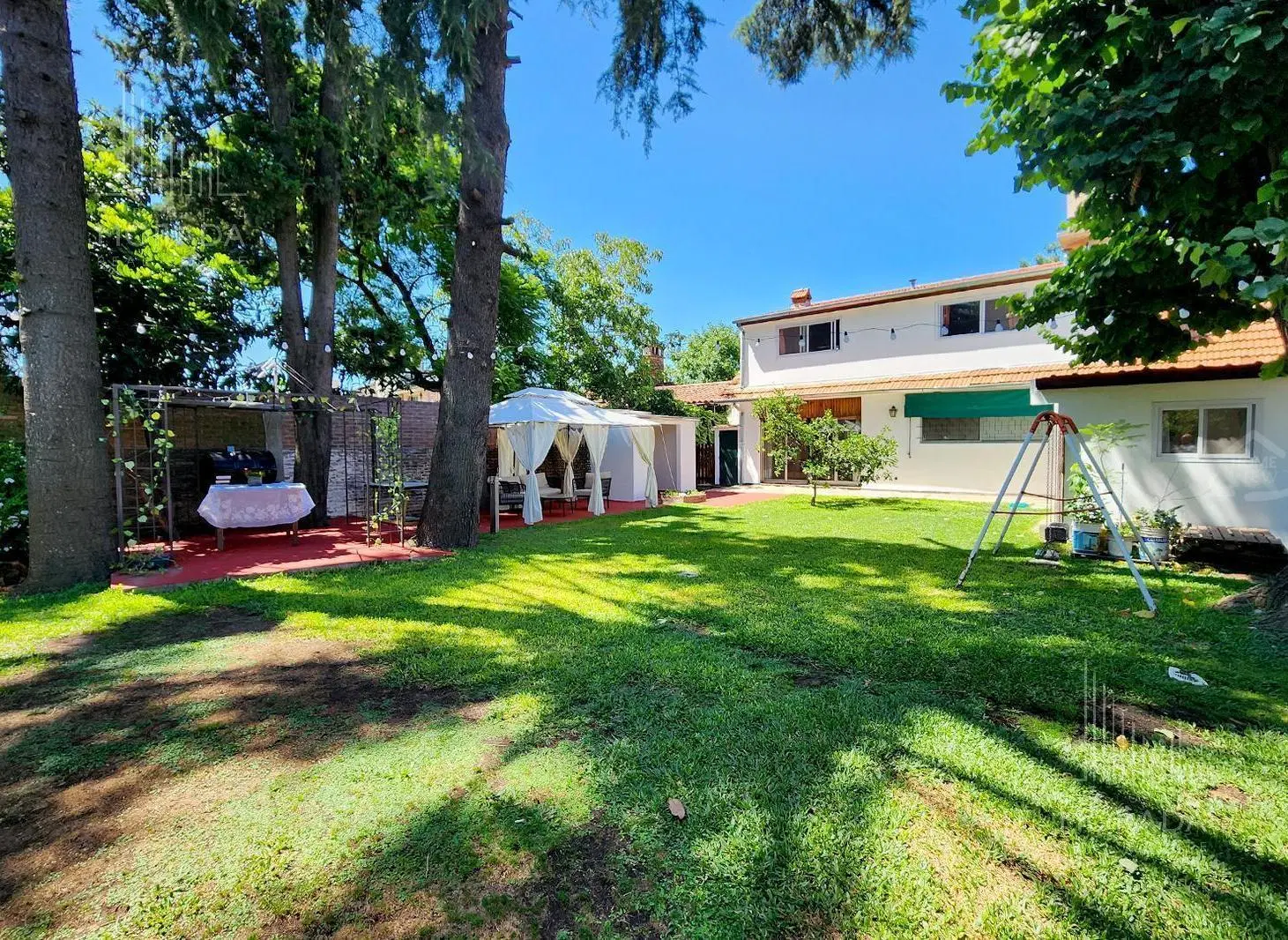 VENTA Casa 7 Ambientes sobre EXCELENTE LOTE en Barrio Parque Johnston HURLINGHAM 3