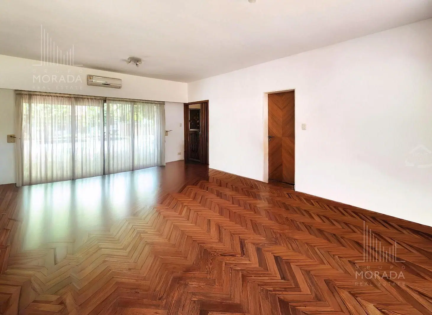 VENTA Casa 7 Ambientes sobre EXCELENTE LOTE en Barrio Parque Johnston HURLINGHAM 2