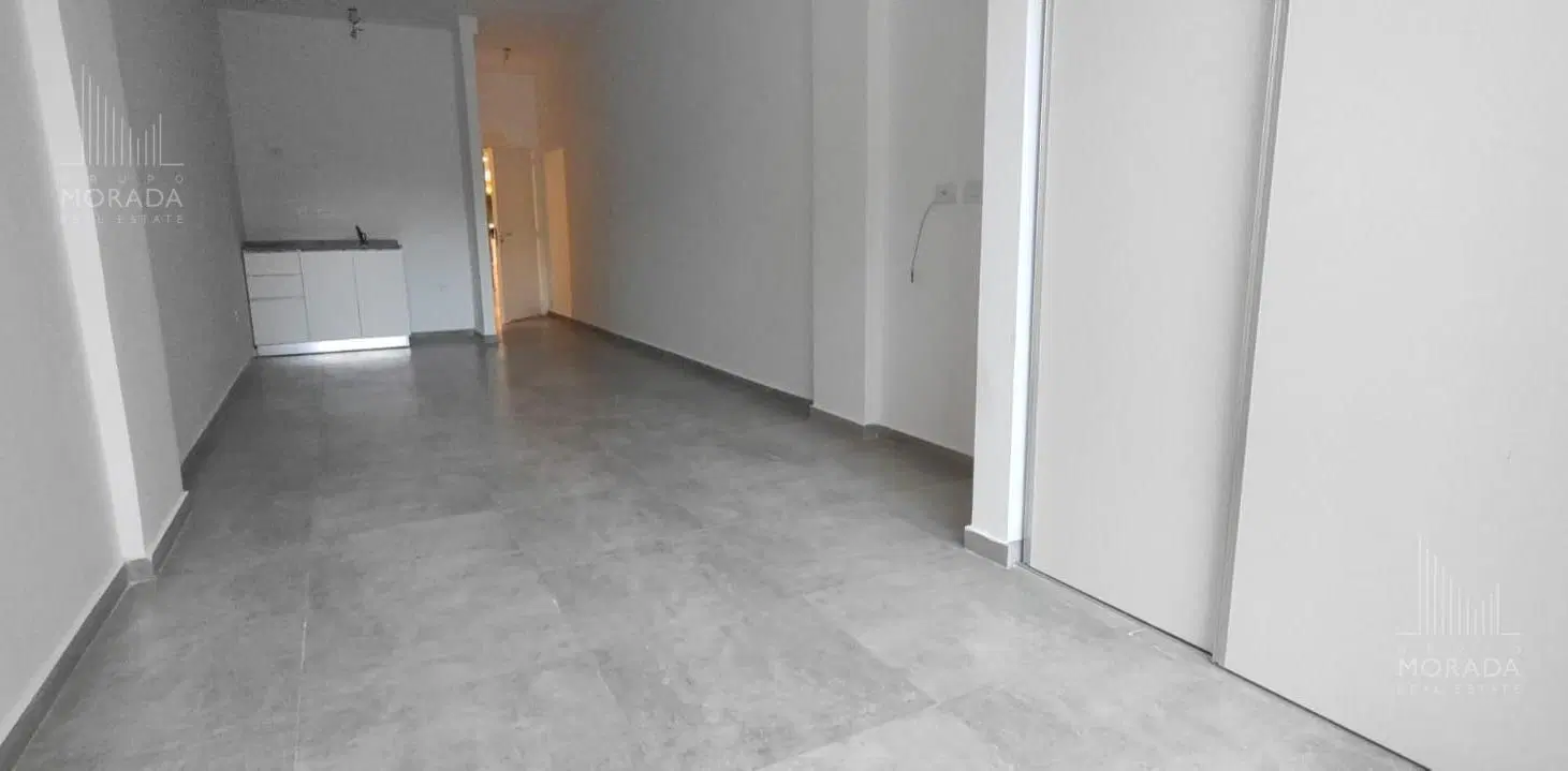 Departamento con patio en venta en Flores 2