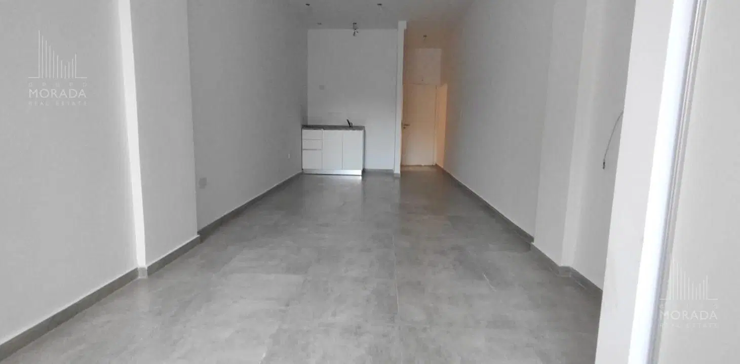 Departamento con patio en venta en Flores 5