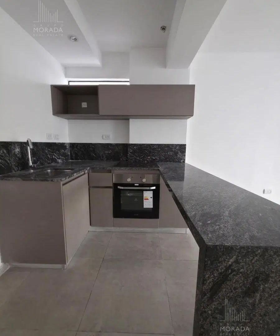 Departamento con balcon y pileta en Flores 3
