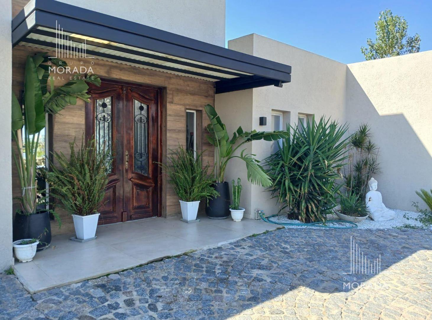 Foto de Casa en venta 5 ambientes a la laguna Barrio Cerrado San Sebastian, imagen 1
