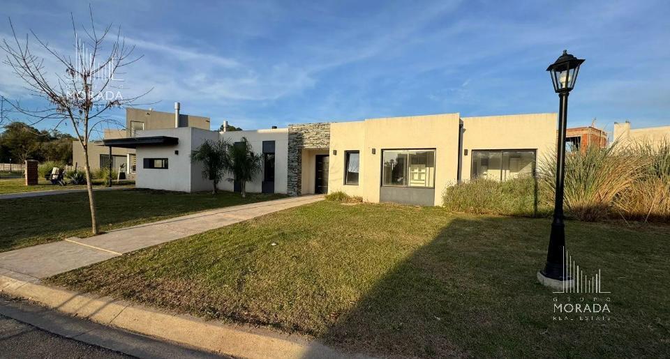 Foto de VENTA CASA 4 AMBIENTES BARRIO SANTO TOMÁS PILAR, imagen 1