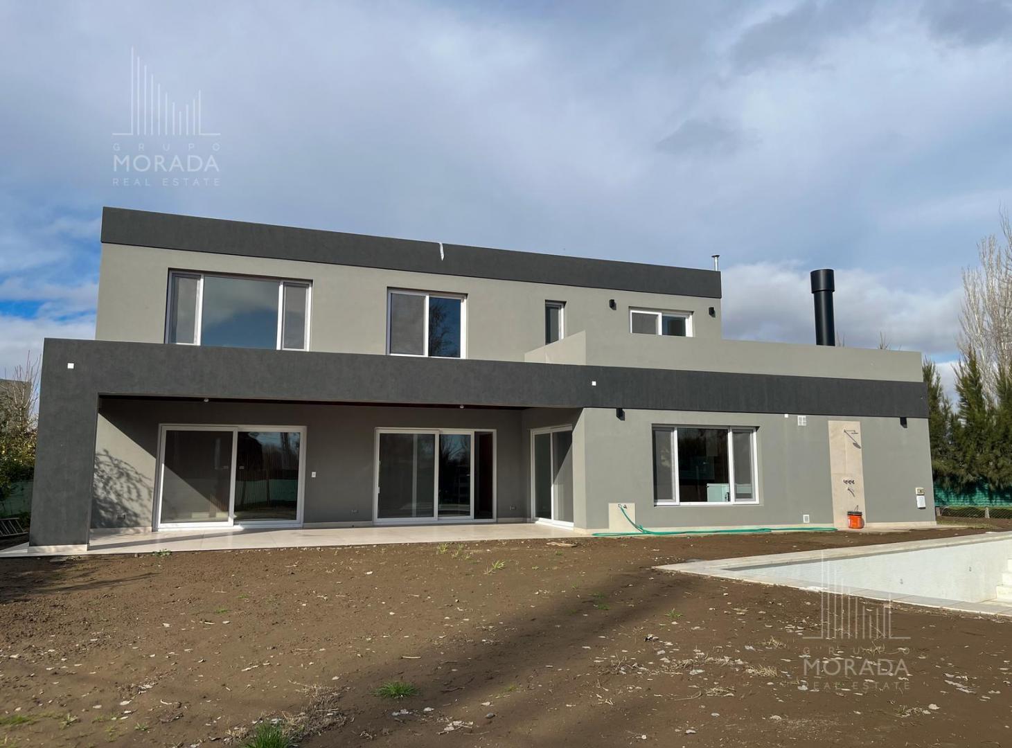 Foto de Casa en venta 8 ambientes en barrio cerrado Neuquen, imagen 1