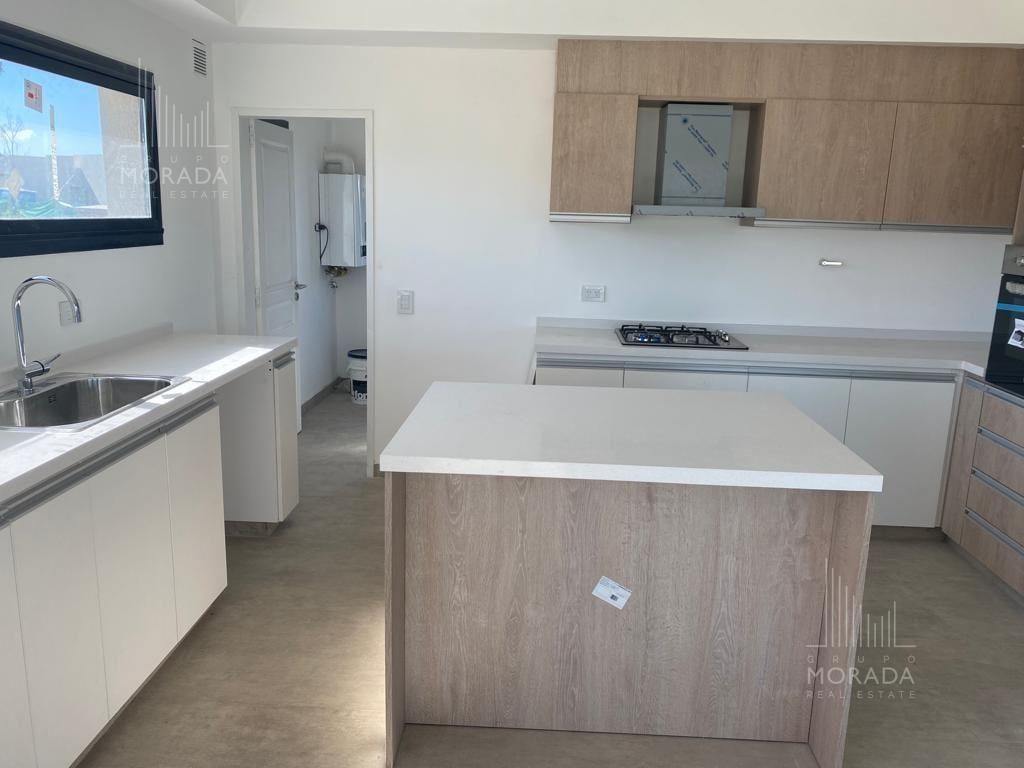 Foto de Casa en alquiiler 5 ambientes Santa Elena, imagen 3
