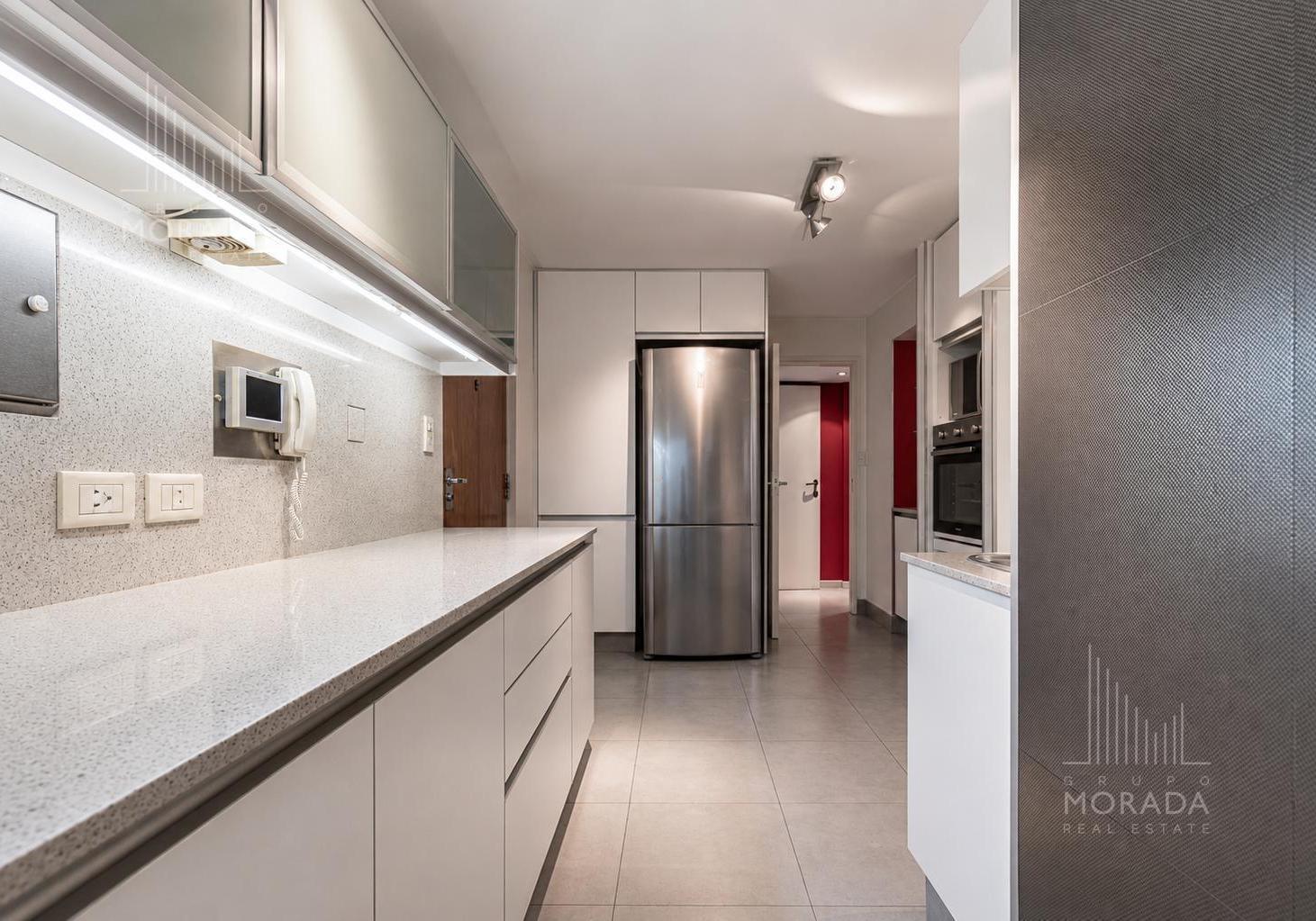 Foto de Departamento 4 ambientes en venta en Av. Libertador cochera, vig 24 hs, imagen 4