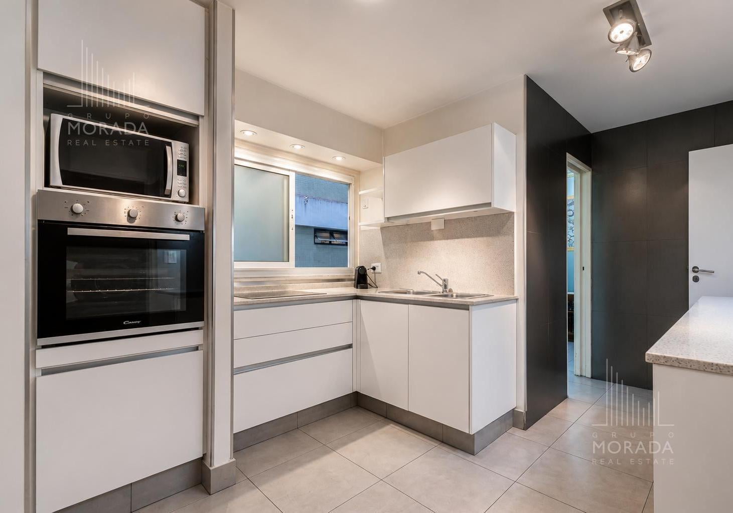 Foto de Departamento 4 ambientes en venta en Av. Libertador cochera, vig 24 hs, imagen 5