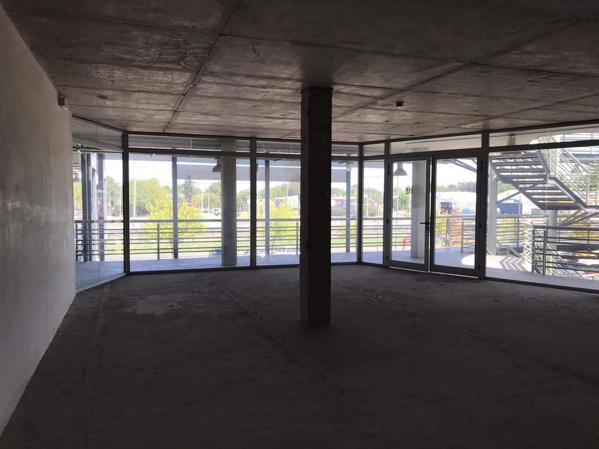 Local en Venta, Complejo Verdi 57, Pilar 3