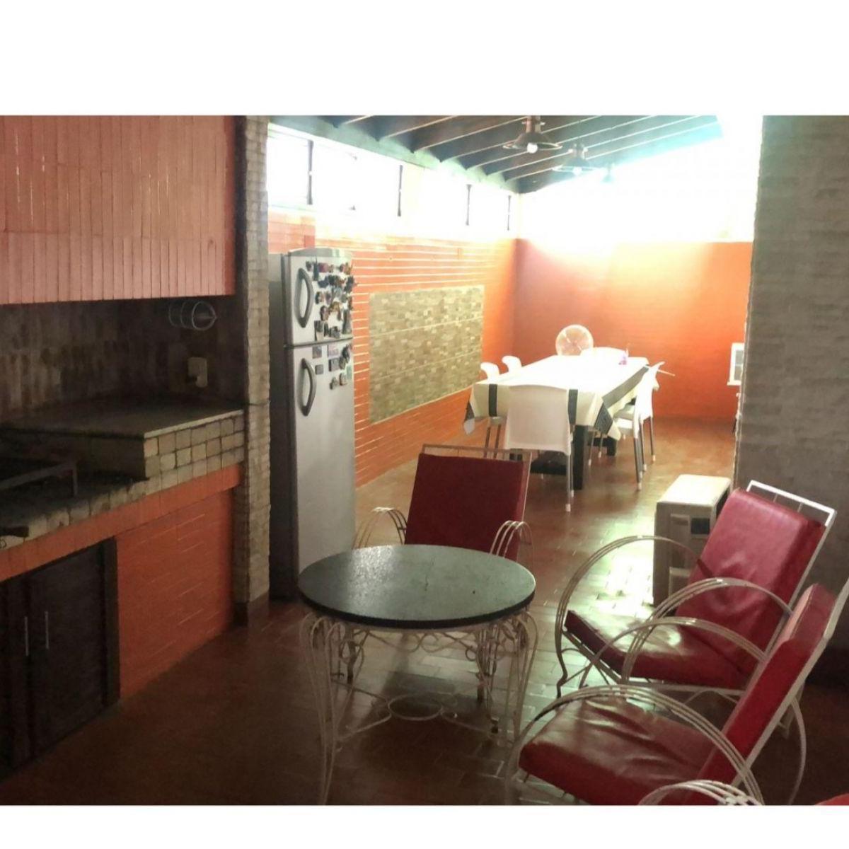 Casa y Galpón con Ingreso Indep. Laprida 3000 3