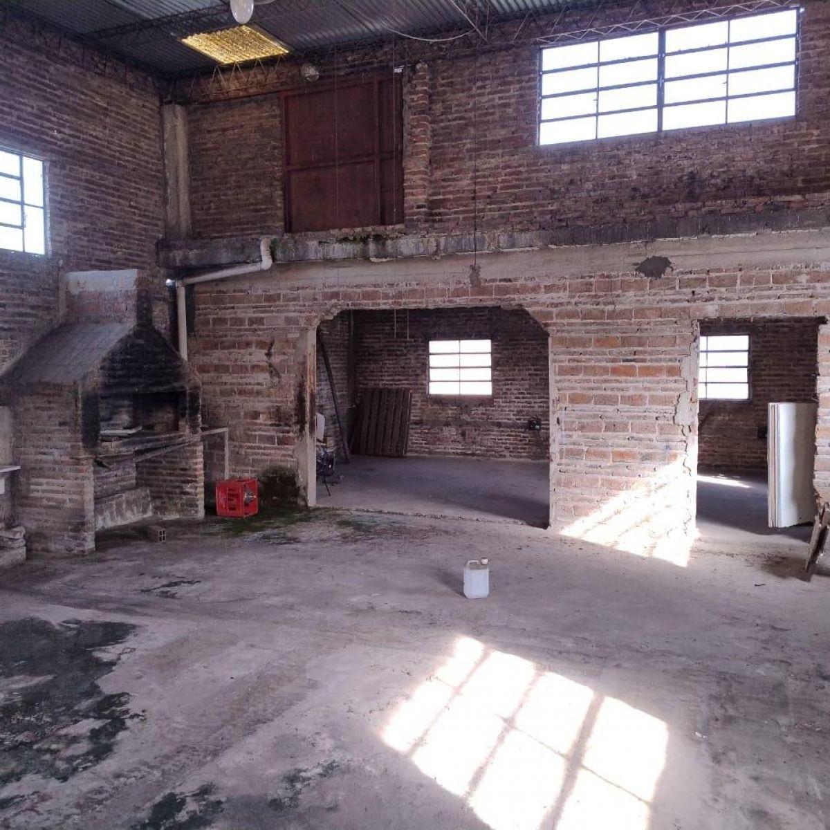 Casa con Cochera Mas Galpon y 4 Dorm. 1