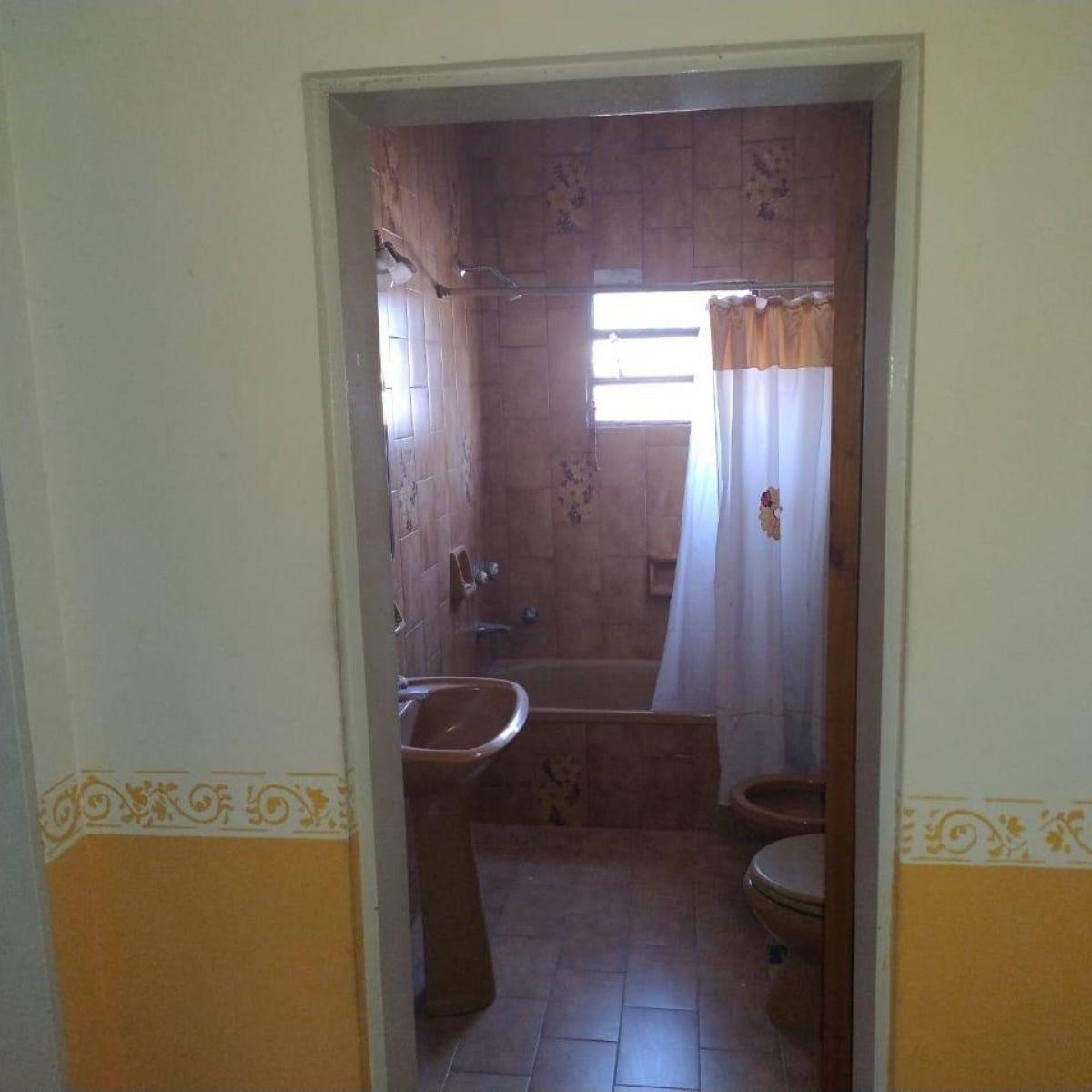 Casa con Cochera Mas Galpon y 4 Dorm. 5