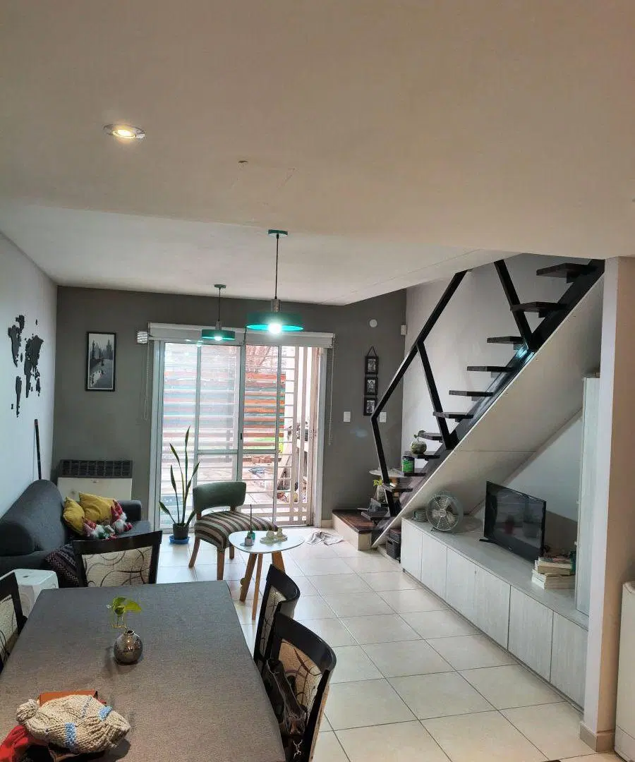 CASTAÑEDA VENDE hermoso dúplex en Gral F. Oro, funcional, luminoso, muy buena ubicación. 2