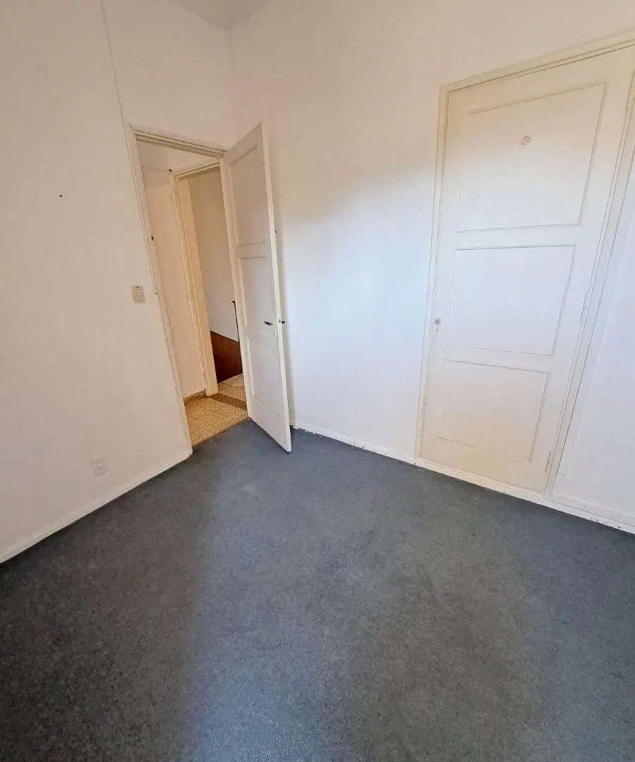Casa para uso comercial Santa fe y Alvear planta alta 5