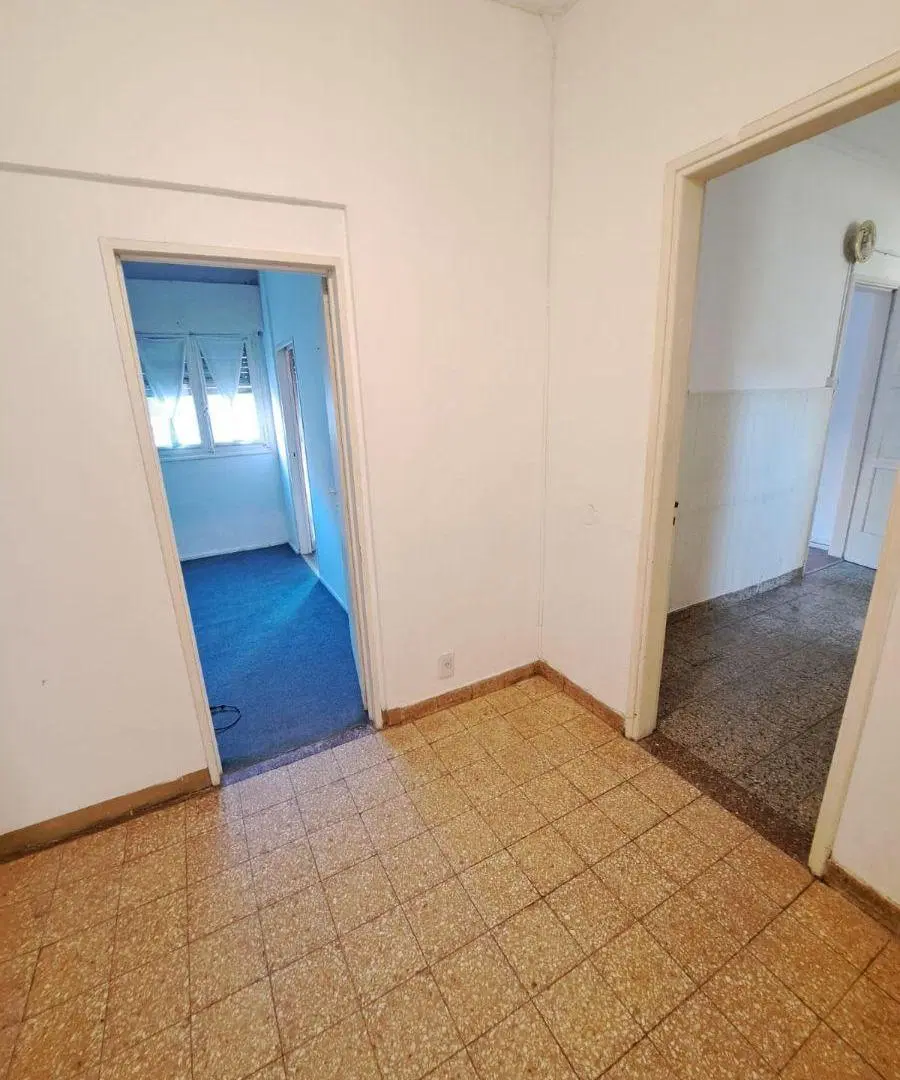 Casa para uso comercial Santa fe y Alvear planta alta 1