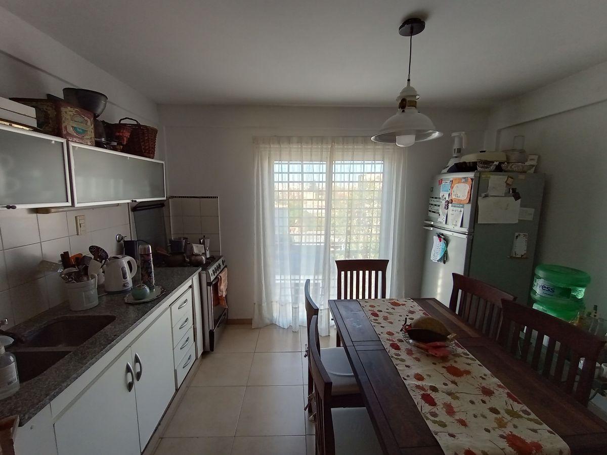Foto de Duplex de 71 m² con 2 dormitorios en venta en La Plata, imagen 2
