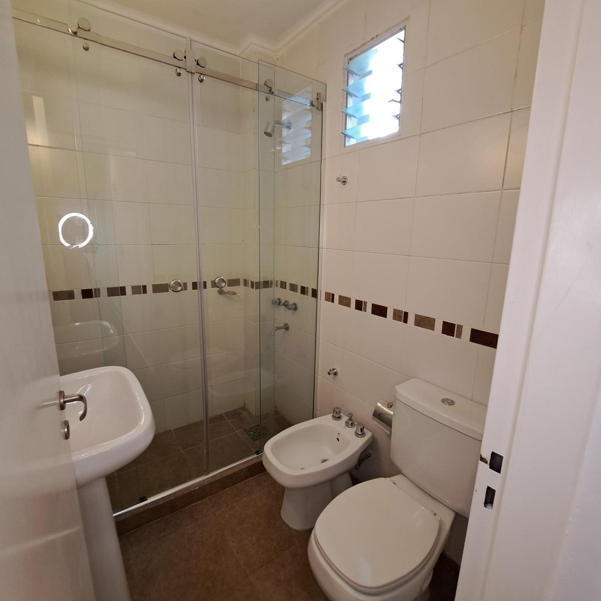 Venta Departamento 2 Dorm. en Pb con Patio Cochera. Barrio Arroyito 1