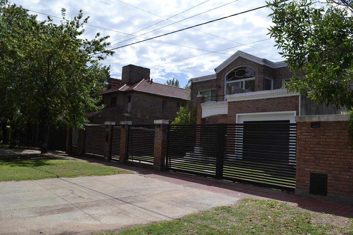 Venta de Casa de 4 Dorm. en El Barrio Fisherton 4