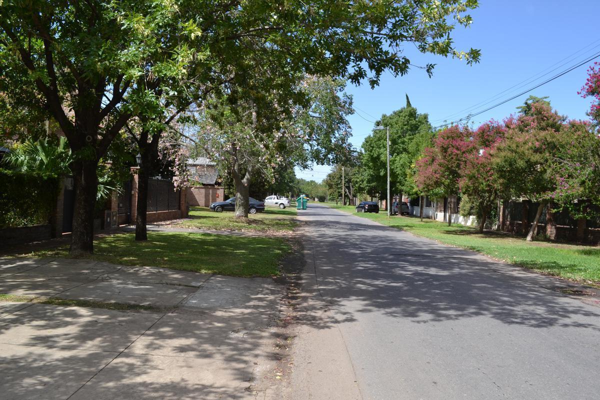 Venta de Casa de 4 Dorm. en El Barrio Fisherton 3