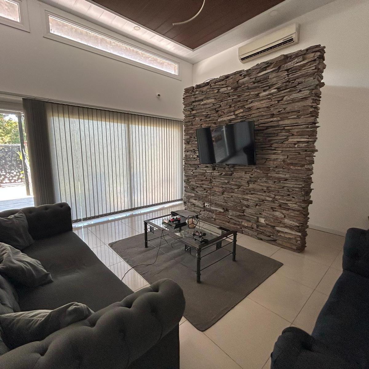 En Venta Casa Dos Dorm. Mas Playroom, Piscina y Parque. a 100 m del Rio. Pueblo Esther. 4