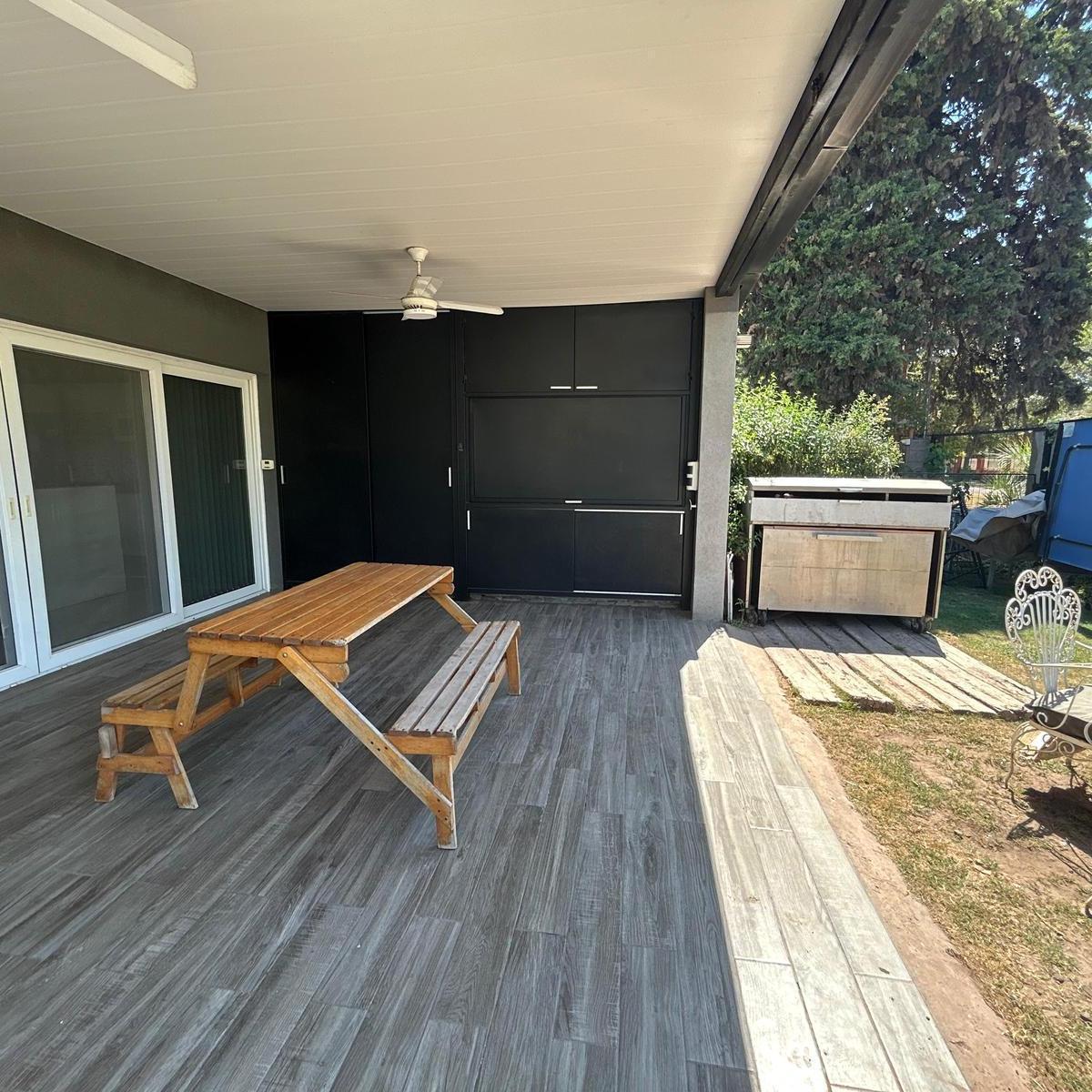 En Venta Casa Dos Dorm. Mas Playroom, Piscina y Parque. a 100 m del Rio. Pueblo Esther. 3