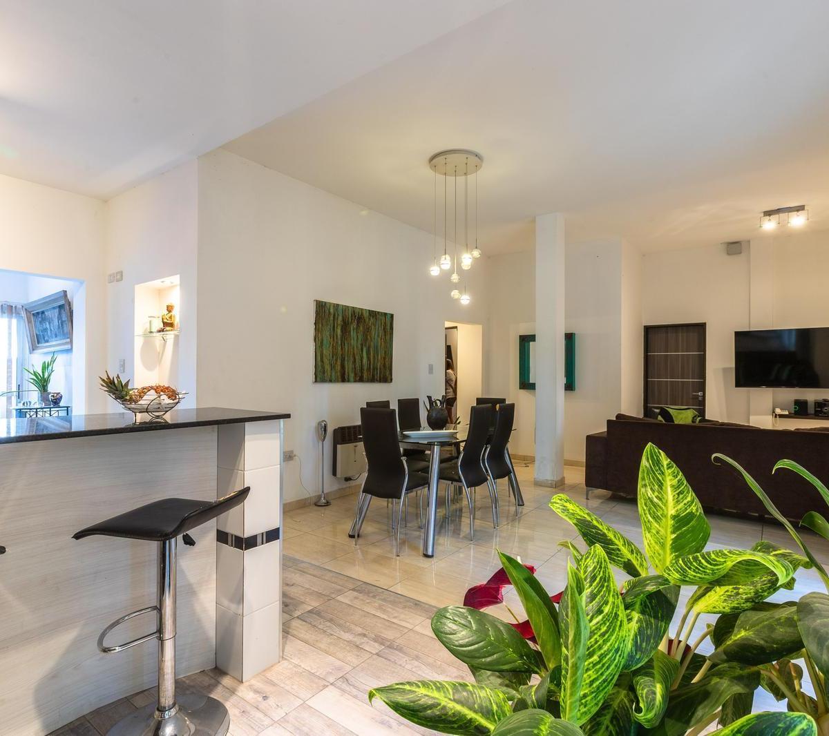 Foto de EN VENTA DOS CASAS EN UNA. PLANTA BAJA Y PLANTA ALTA. 4 DORMITORIOS, imagen 4