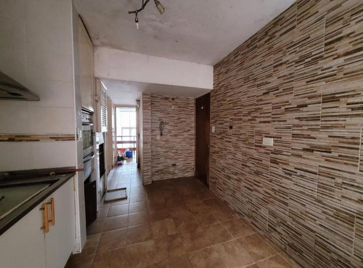 Casa para Remodelar en ABASTO 222 m2 Cub. Oportunidad, 7 Ambientes, Cochera Jardín 3