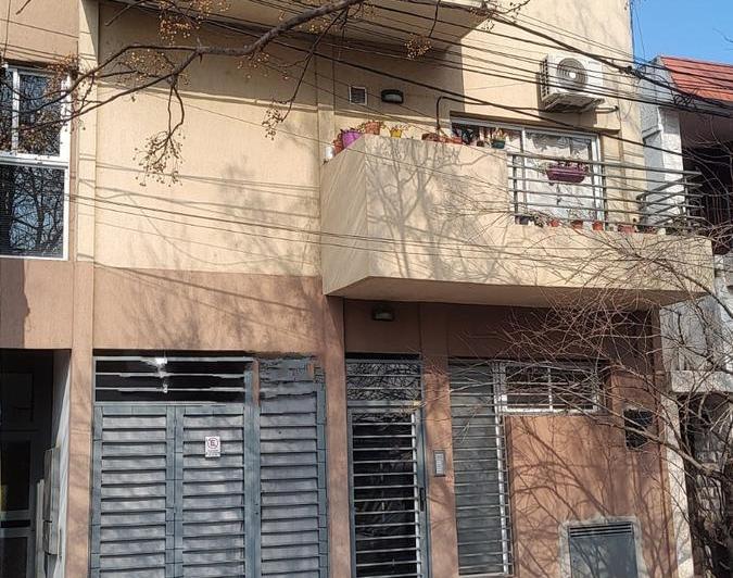 Se vende Dto. 1 dorm. 2º piso escalera en Barrio Arroyito 2