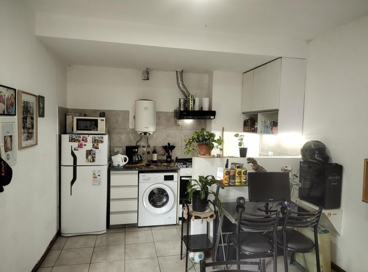 Se vende Dto. 1 dorm. 2º piso escalera en Barrio Arroyito 5