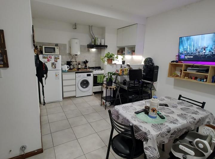 Se vende Dto. 1 dorm. 2º piso escalera en Barrio Arroyito 3