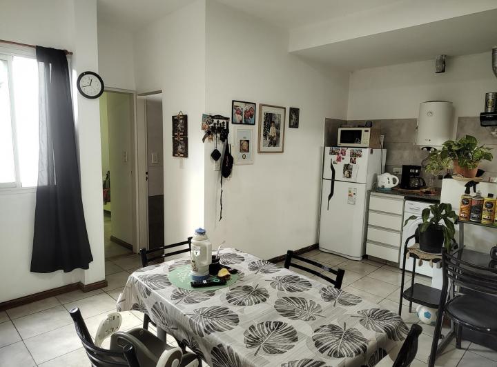 Se vende Dto. 1 dorm. 2º piso escalera en Barrio Arroyito 1