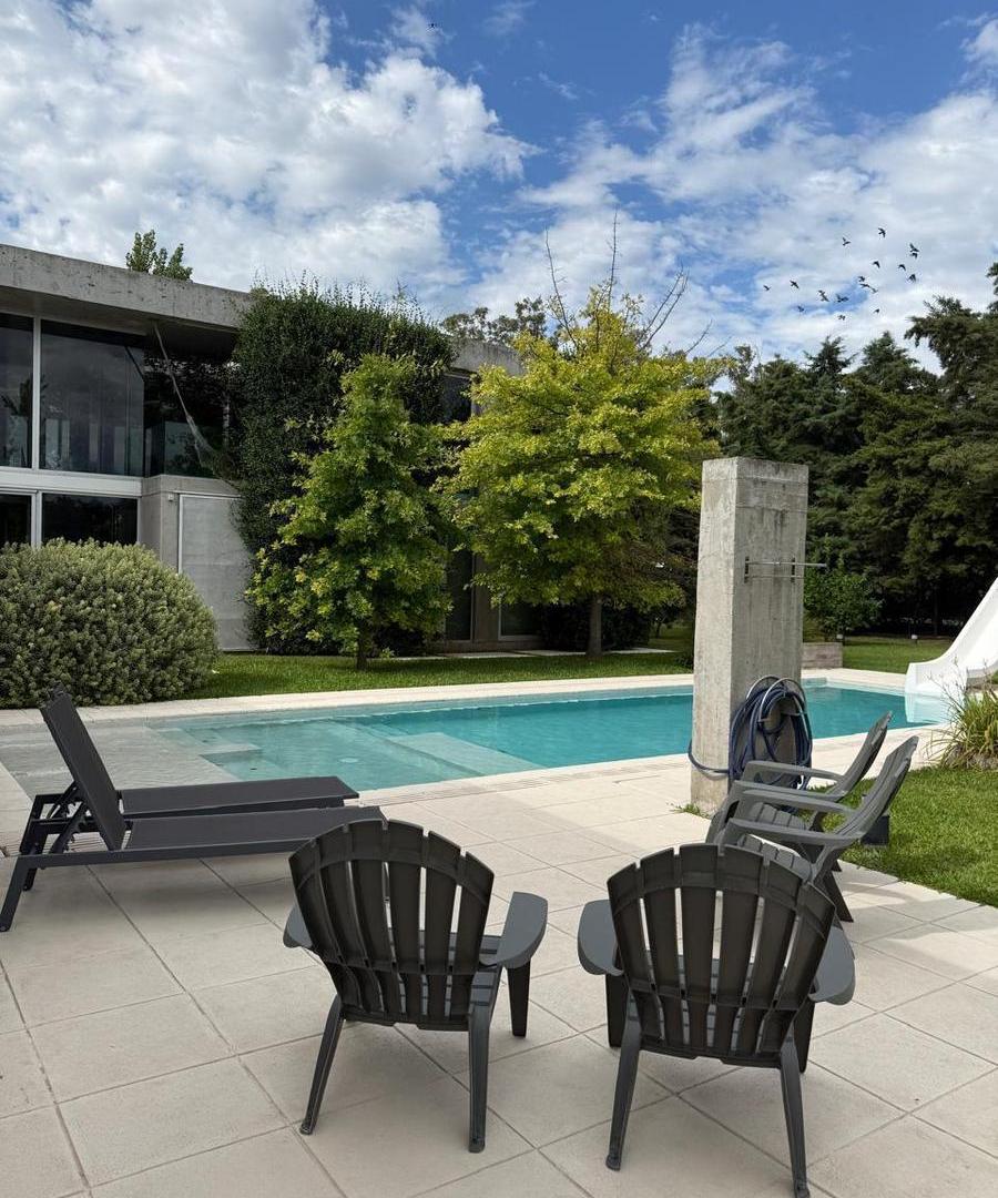 Venta. Casa moderna. 4 dormitorios - Kentucky, Funes