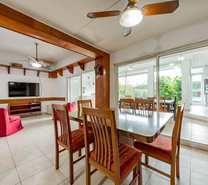 Venta Casa 5 dormitorios, cochera, quincho y pileta en Fisherton, Rosario.